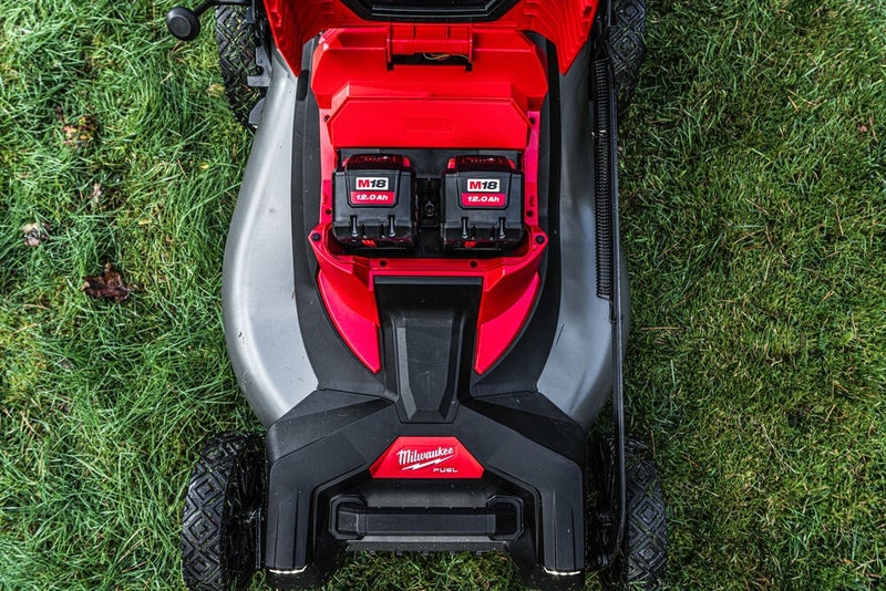 Milwaukee M18 F2LM53-122 akkuruohonleikkuri, 53cm, 2x12Ah akut ja laturi